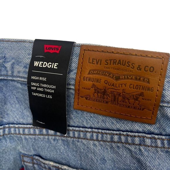 Levi's Wedgie Fit Ankle Jeans in Collateral Damage - Light Wash Size 27 NWT - Picture 10 of 14